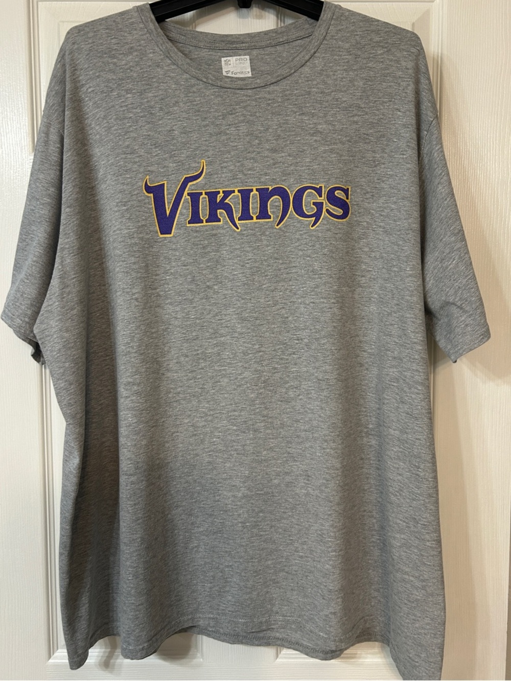 Vikings Gray Short Sleeve Graphic Tee
